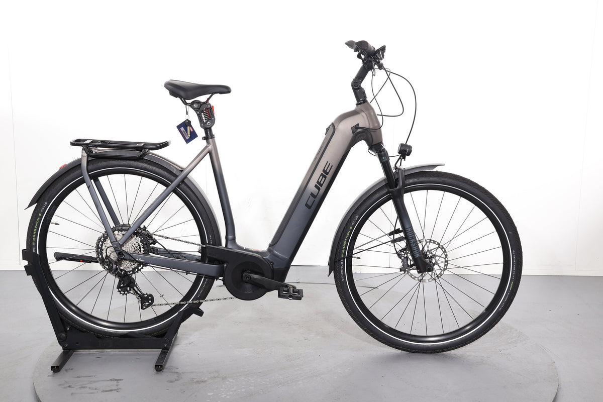 Cube Kathmandu Hybrid SLT 750 2022