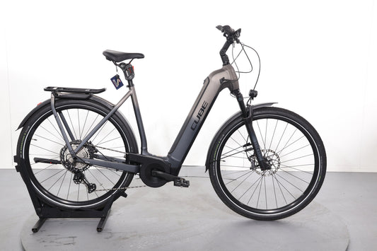Cube Kathmandu Hybrid SLT 750 2022